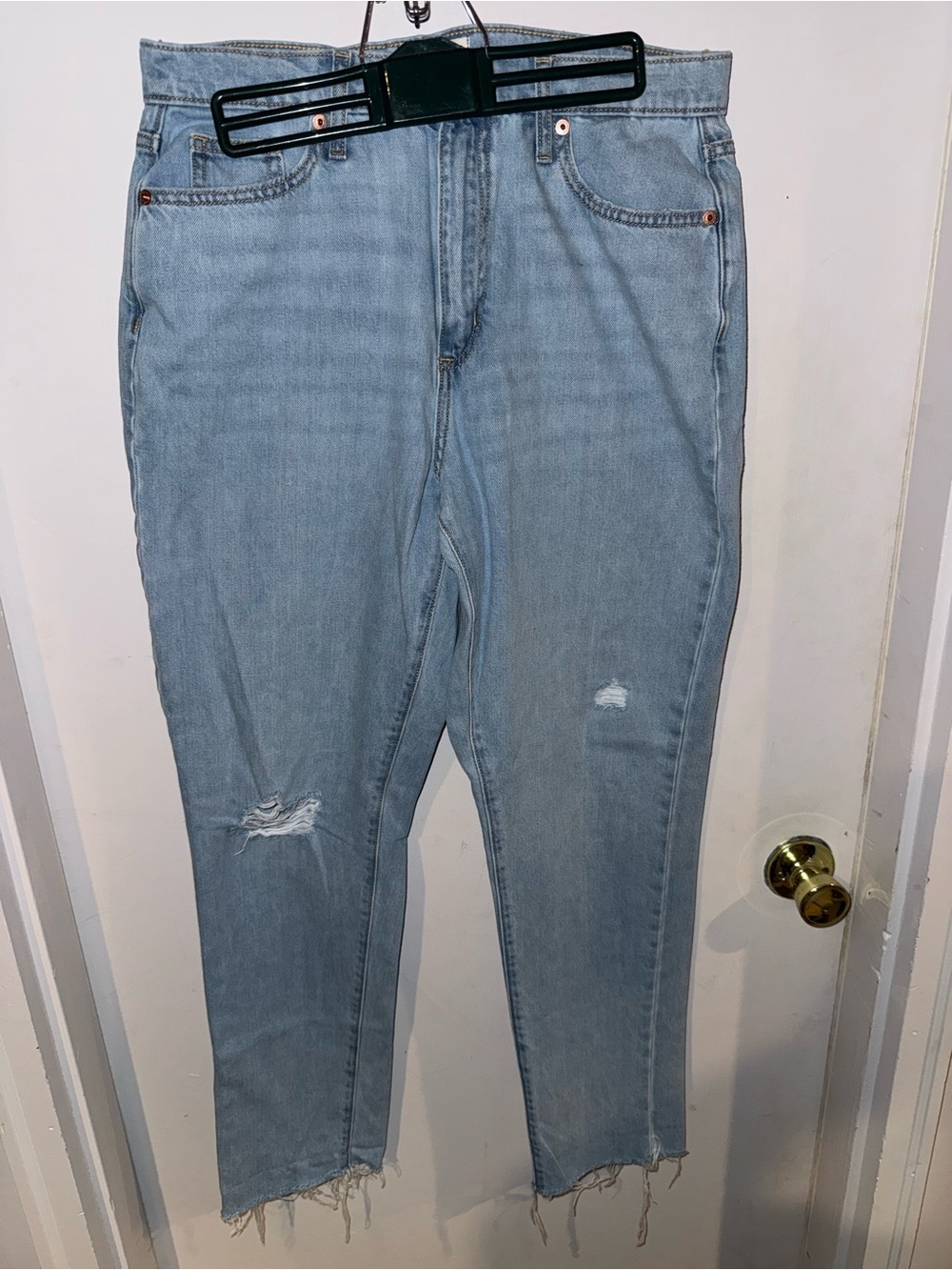 Universal Thread BOYFRIEND JEANS Light Blue Distressed Ankle Jeans